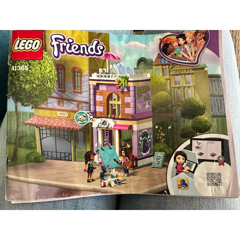 LEGO FRIENDS: Emma's Art Studio (41365)‎ Partial Set Figurines Included